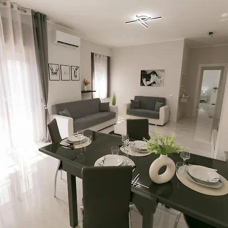 5 Stelle Free Parking, Netflix, Wi-fi Кротоне