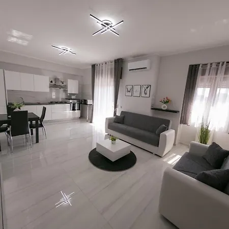 5 Stelle Free Parking, Netflix, Wi-fi Апартаменты Кротоне